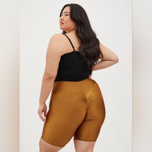 torrid Pants - NWT Torrid 3X Brown 9 Inch Signature Waist Ruched Bottom Liquid Bike Short